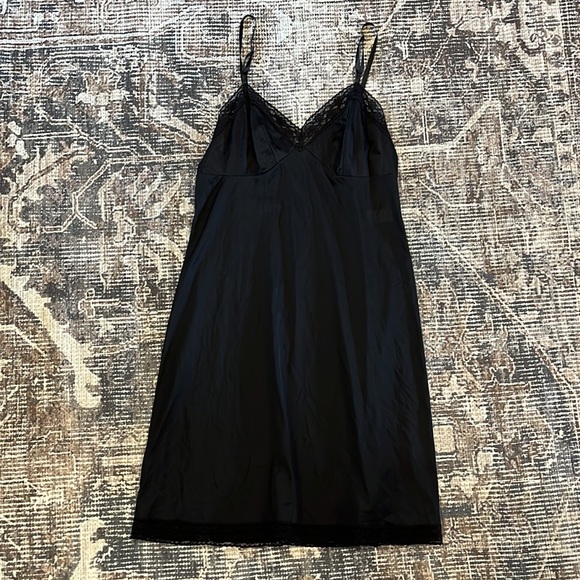 Vintage Vanity Fair Slip - Picture 5 of 6